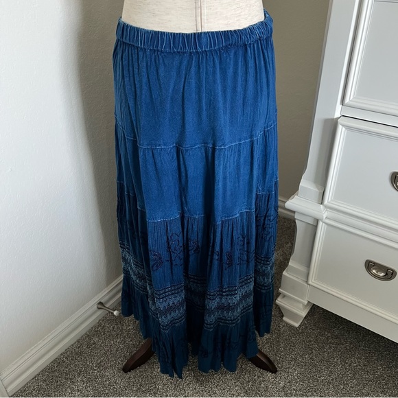 Studio West Apparel Midi Skirt Small Blue Crochet Accent Elastic Pull On Waist - Picture 4 of 8